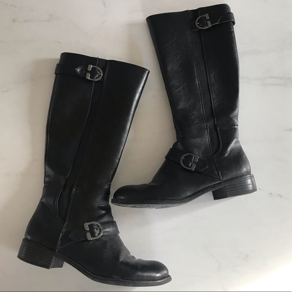 Very cute black tall boots!